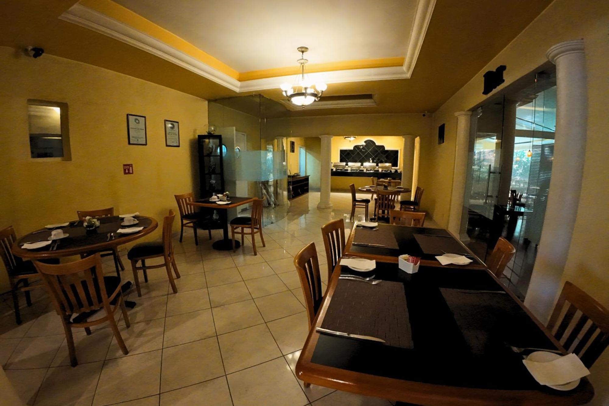 Hotel Real Del Bosque Golf And Spa Тула-де-Альенде Экстерьер фото