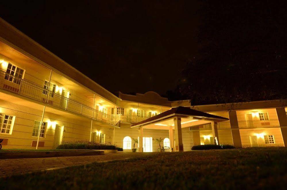 Hotel Real Del Bosque Golf And Spa Тула-де-Альенде Экстерьер фото