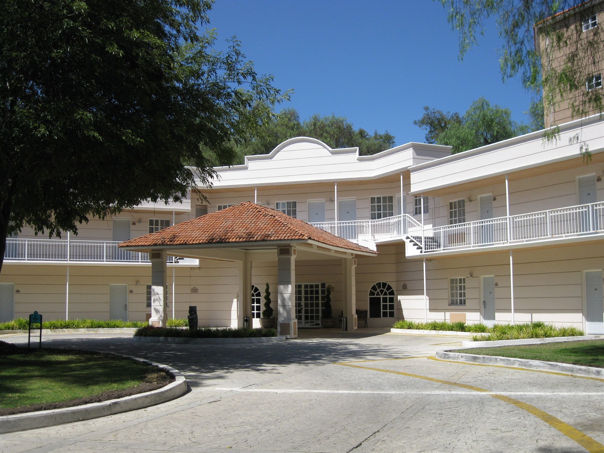 Hotel Real Del Bosque Golf And Spa Тула-де-Альенде Экстерьер фото